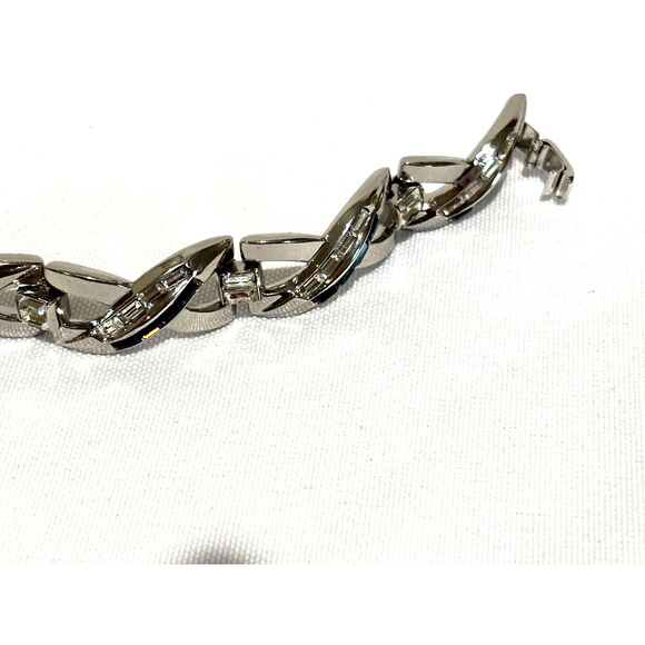 Vintage silver Faux Sapphire CLEAR RHINESTONE baquette TRIFARI BRACELET 7” - Picture 3 of 8